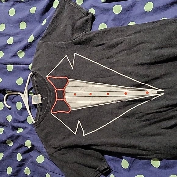 T-Shirt - Picture 1 of 4